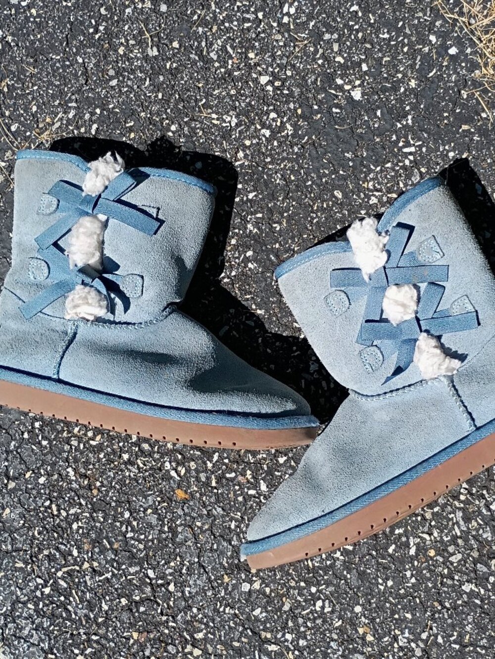 Koolabura by UGG light blue mid calf lightweight boots with the bows